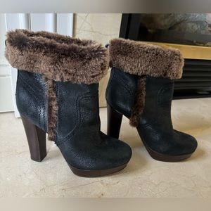 Tory Burch Sebastian Ankle Boots Size 6 Distressed Black Leather Real Shearling